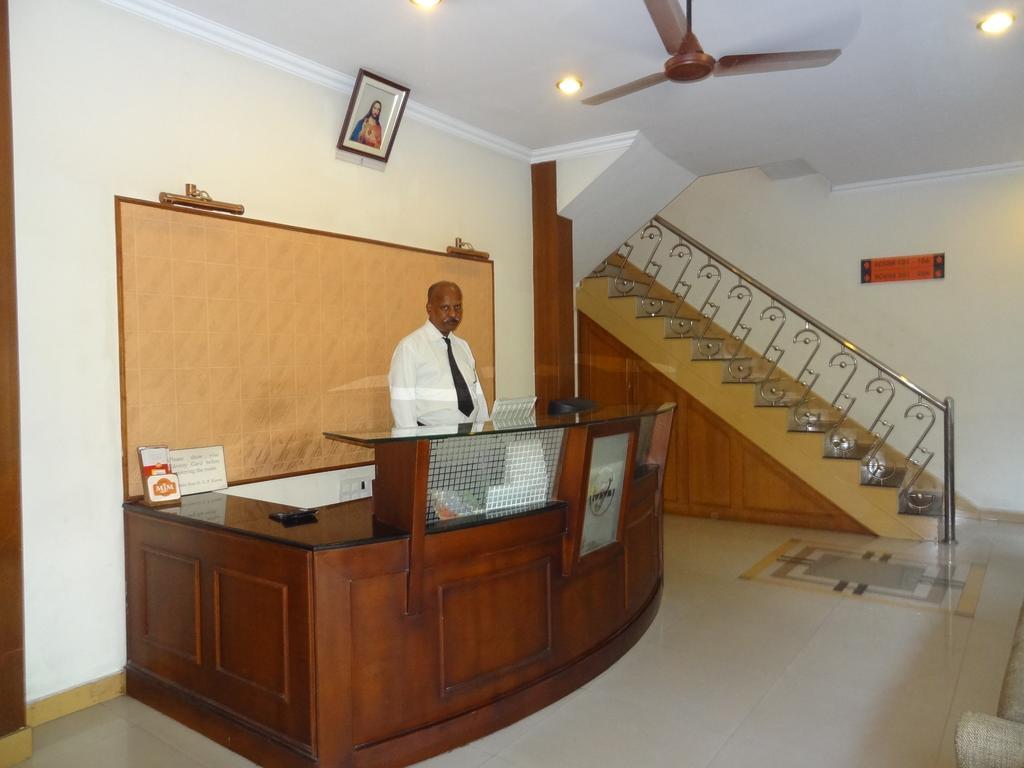 Mjm Plaza Hotel Kochi Exterior photo