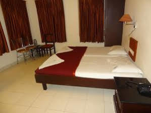 Mjm Plaza Hotel Kochi Exterior photo